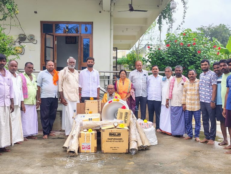 అభయాంజనేయ స్వామి దేవాలయానికి మైక్ సెట్ వితరణ