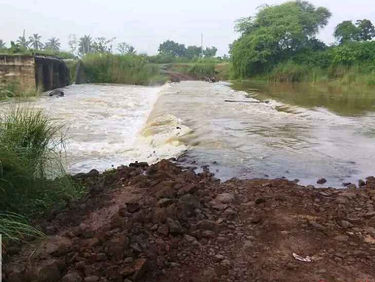 నిడదవోలు – మాధవరం రాకపోకలు బంద్