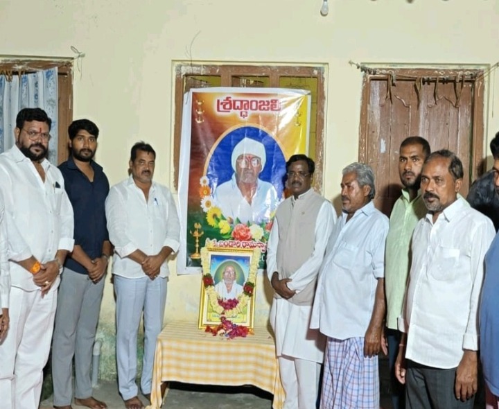 మాజీ జడ్పీటీసీని పరమర్శించిన మంత్రి