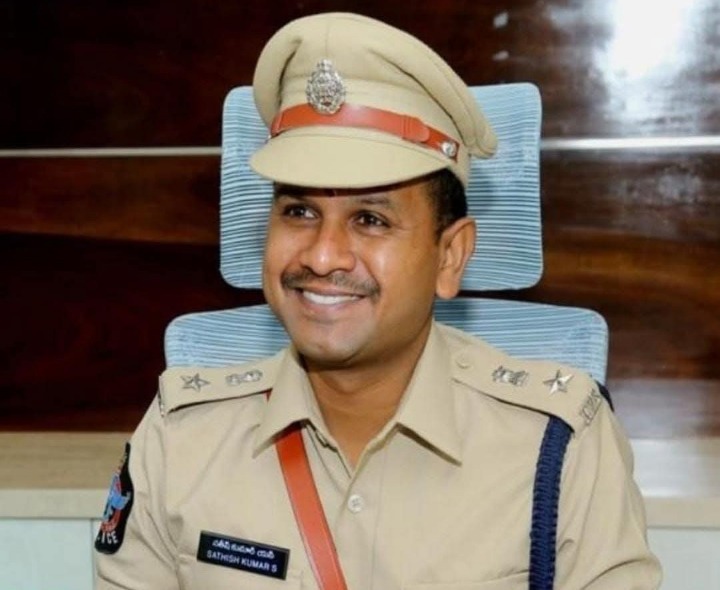జిల్లా కొత్త ఎస్పీ నేపథ్యం తెలుసా..?