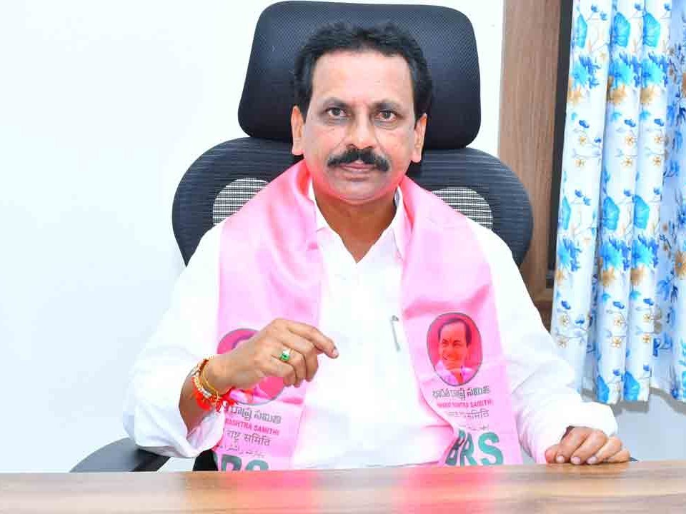 యూరియా కొరత వెంటనే తీర్చండి: మాజీ ఎమ్మెల్యే