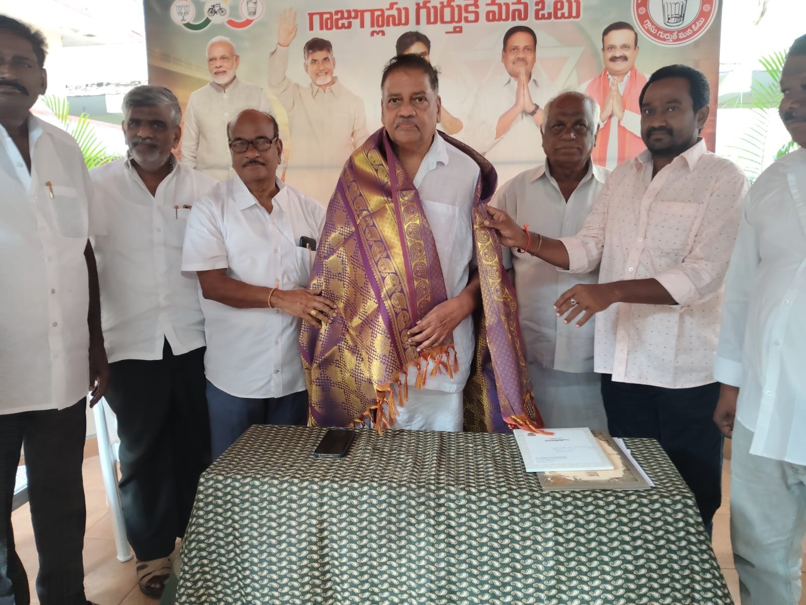 మంగళాపురం రోడ్డు నిర్మించాలని ఎమ్మెల్యేకు విజ్ఞప్తి