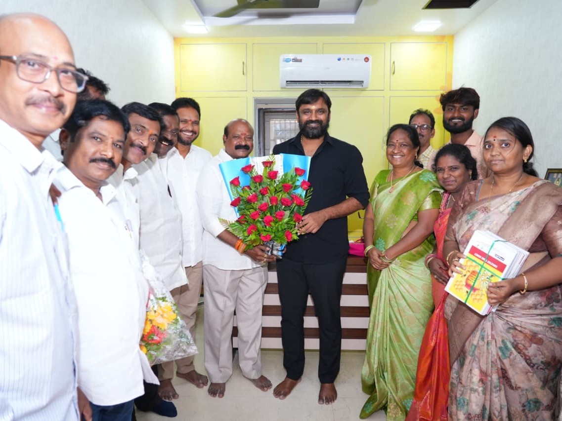 ఎమ్మెల్యేను కలిసిన పందిరి మహాదేవుడు సత్రం సభ్యులు