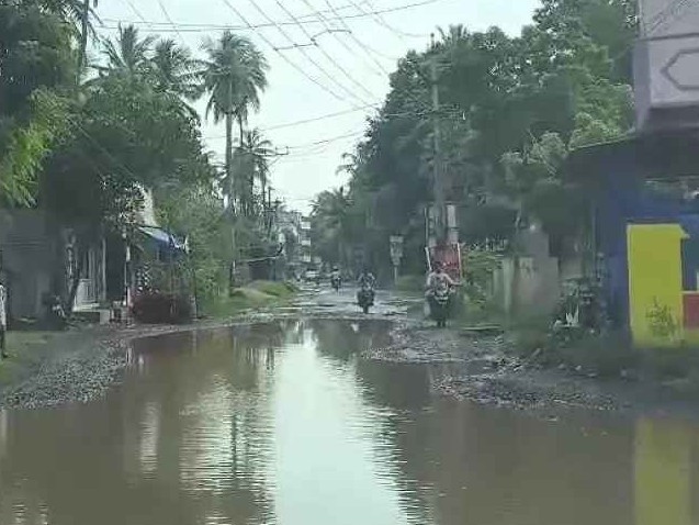 అధ్వానంగా ప్రధాని రహదారి