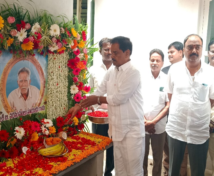 YCP సీనియర్ నేతకు మాజీ DY.CM.నివాళులు