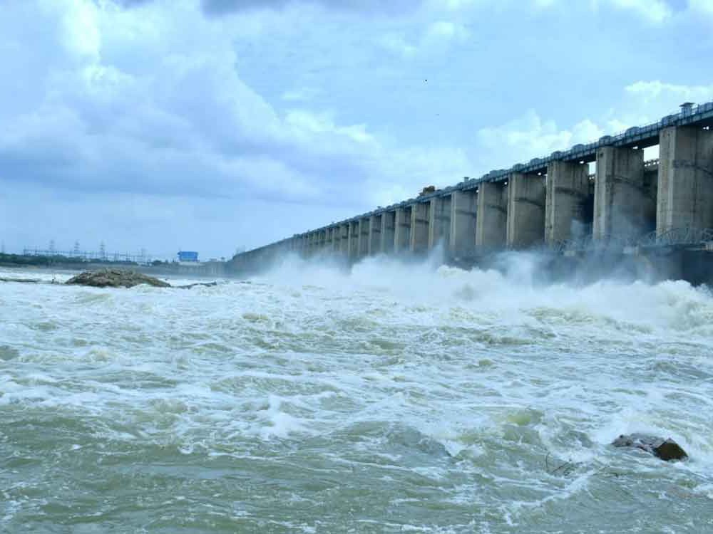 జూరాల ప్రాజెక్టుకు పెరుగుతున్న వరద