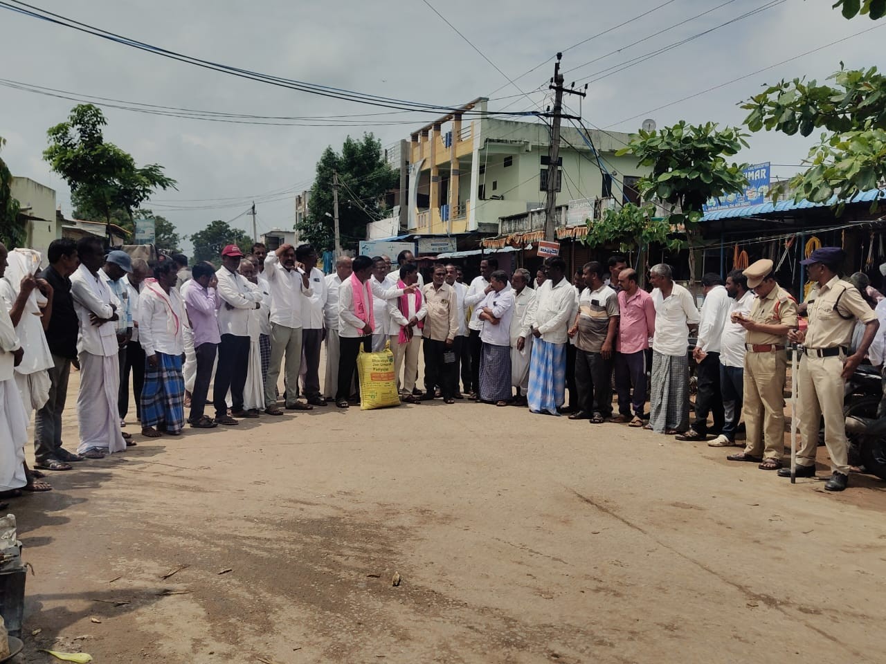 యూరియా కొరతకు కాంగ్రెస్ పార్టీయే కారణం: BRS