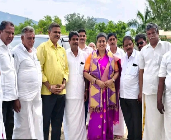 విజయపురం మండలంలో పర్యటించిన మాజీ మంత్రి