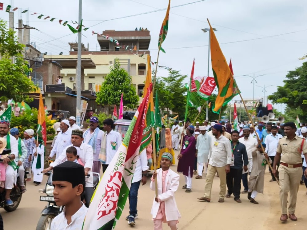 పట్టణంలో ఘనంగా మిలాద్-ఉన్-నబీ వేడుకలు