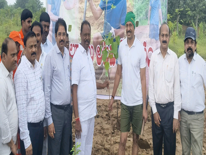 మొక్కలు నాటడం ప్రతి ఒక్కరి బాధ్యత: MLA గండ్ర