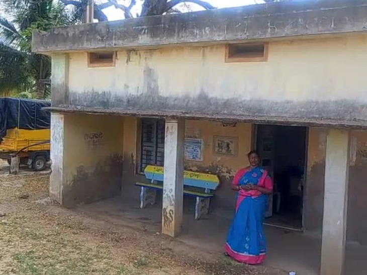 శిథిలావస్థలో పశువైద్య ఆరోగ్య కేంద్రం