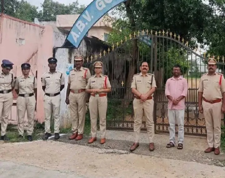 ల్యాండ్ సర్వేయర్స్ పరీక్ష..కట్టుదిట్టమైన బందోబస్తు