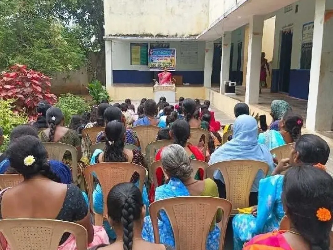 వసతి గృహంలో తల్లిదండ్రులతో సమావేశం