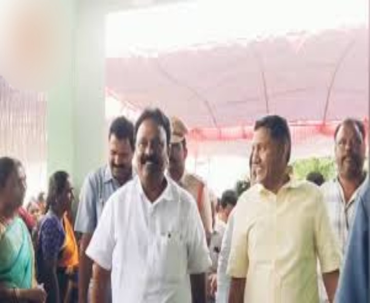 ఆసుపత్రి సిబ్బందిపై ఎమ్మెల్యే ఆగ్రహం