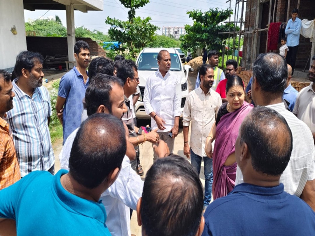 అంతర్గత రోడ్ల అభివృద్ధికి రూ.5.5 కోట్లు మంజూరు: కార్పొరేటర్
