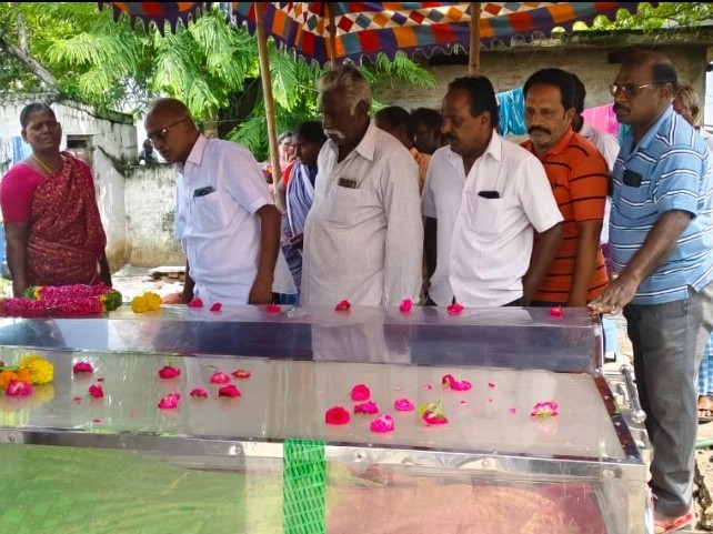 మృతి చెందిన కుటుంబాలకు సంతాపం