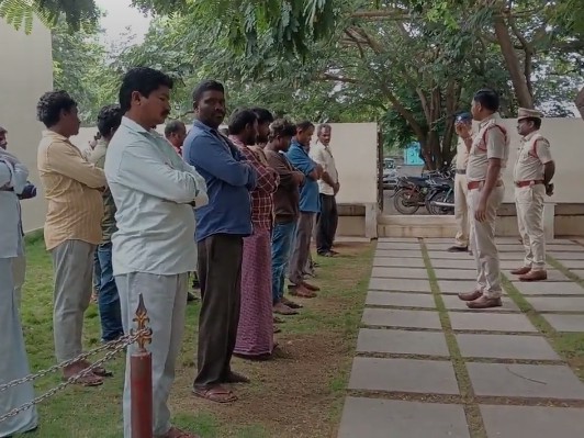 ఘర్షణలకు పాల్పడితే చర్యలు తప్పవు: సీఐ