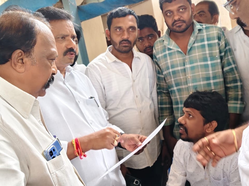 కొవ్వూరులో వృద్ధులకు ఉచిత వాహన సేవ