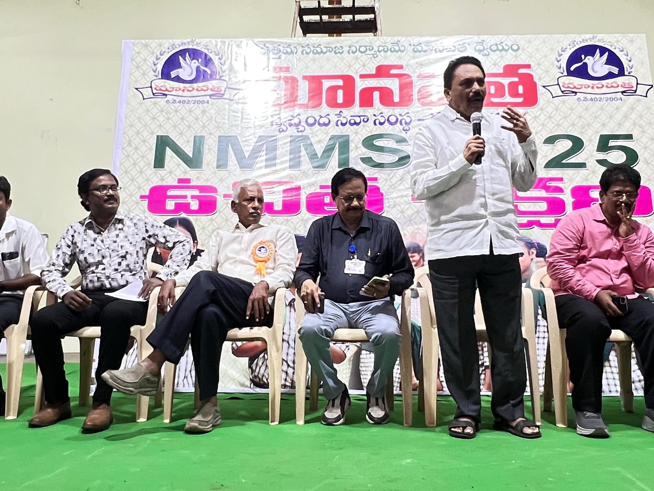 ‘విద్యార్థులు వ్యసనాలకు దూరంగా ఉండాలి’