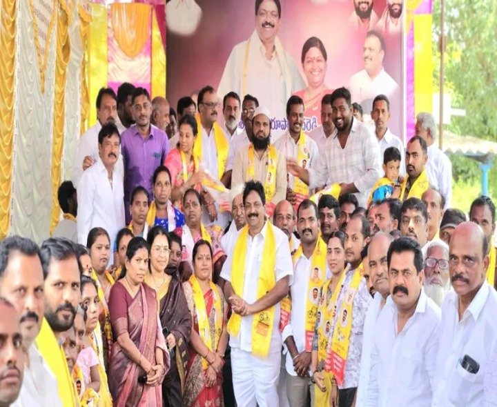టీడీపీ లోకి 60 కుటుంబాల చేరిక