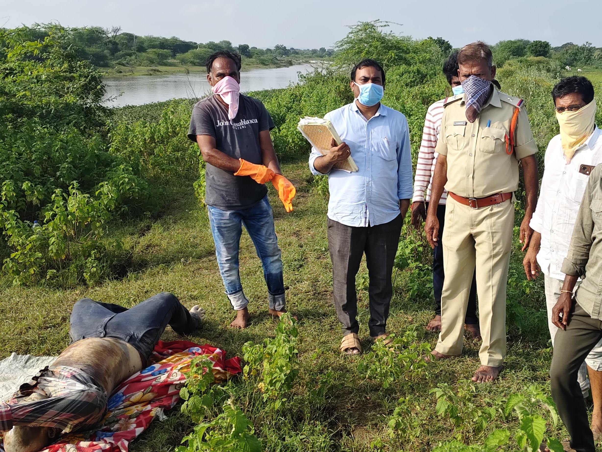 చెక్‌డ్యామ్‌లో పడి వ్యక్తి మృతి