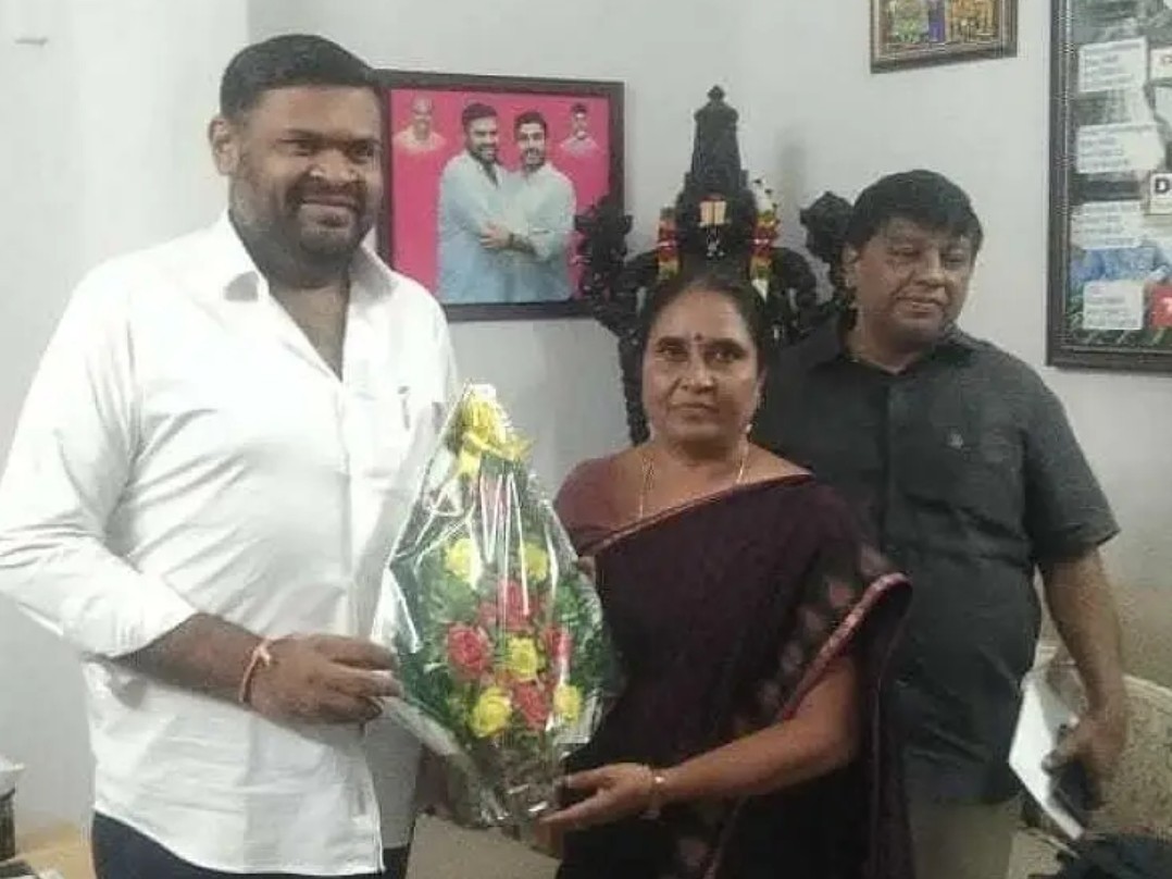 ఎమ్మెల్యే‌ను కలిసిన ఆర్టీసీ డి.ఎం