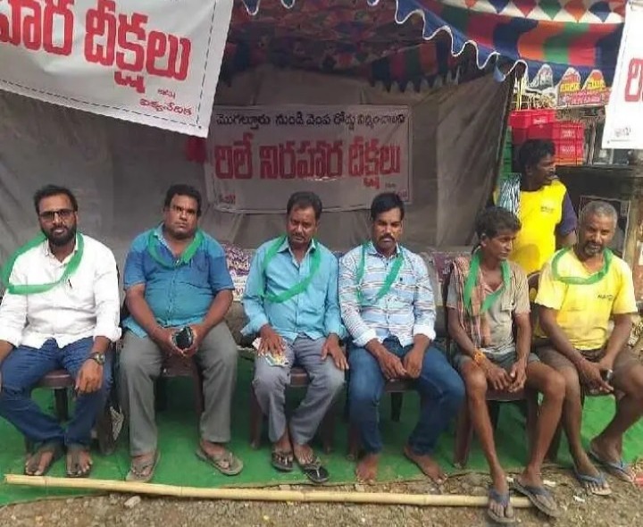 రహదారి కోసం రిలే దీక్షలు