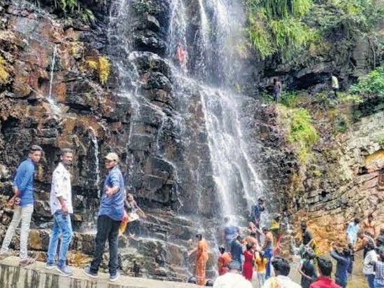 భైరవకోనలో భక్తుల సందడి