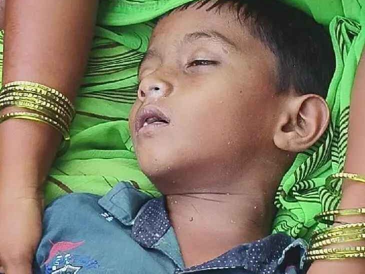 నీటి గుంతలో పడి బాలుడి మృతి