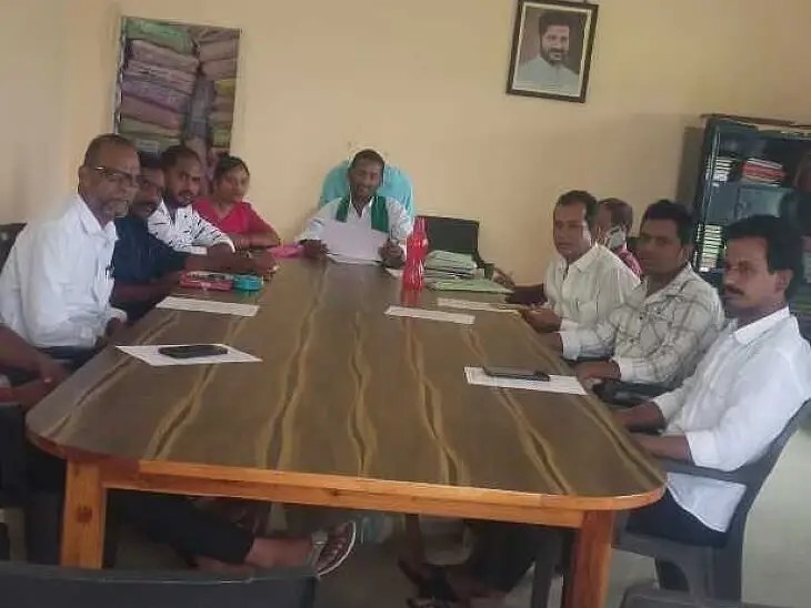 ‘ప్రమాదకరంగా  ఉన్న విద్యుత్ స్తంభాలను తొలగించాలి’