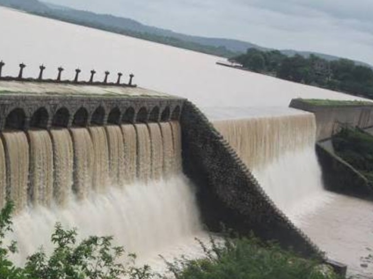 పోచారం ప్రాజెక్టులోకి భారీగా వరద నీరు