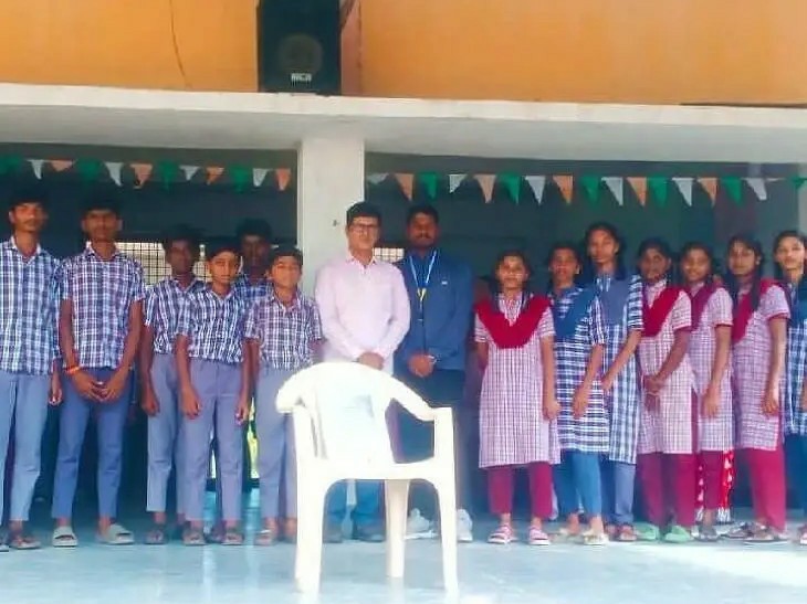 జిల్లాస్థాయి పోటీలకు ఆదర్శ పాఠశాల విద్యార్థులు