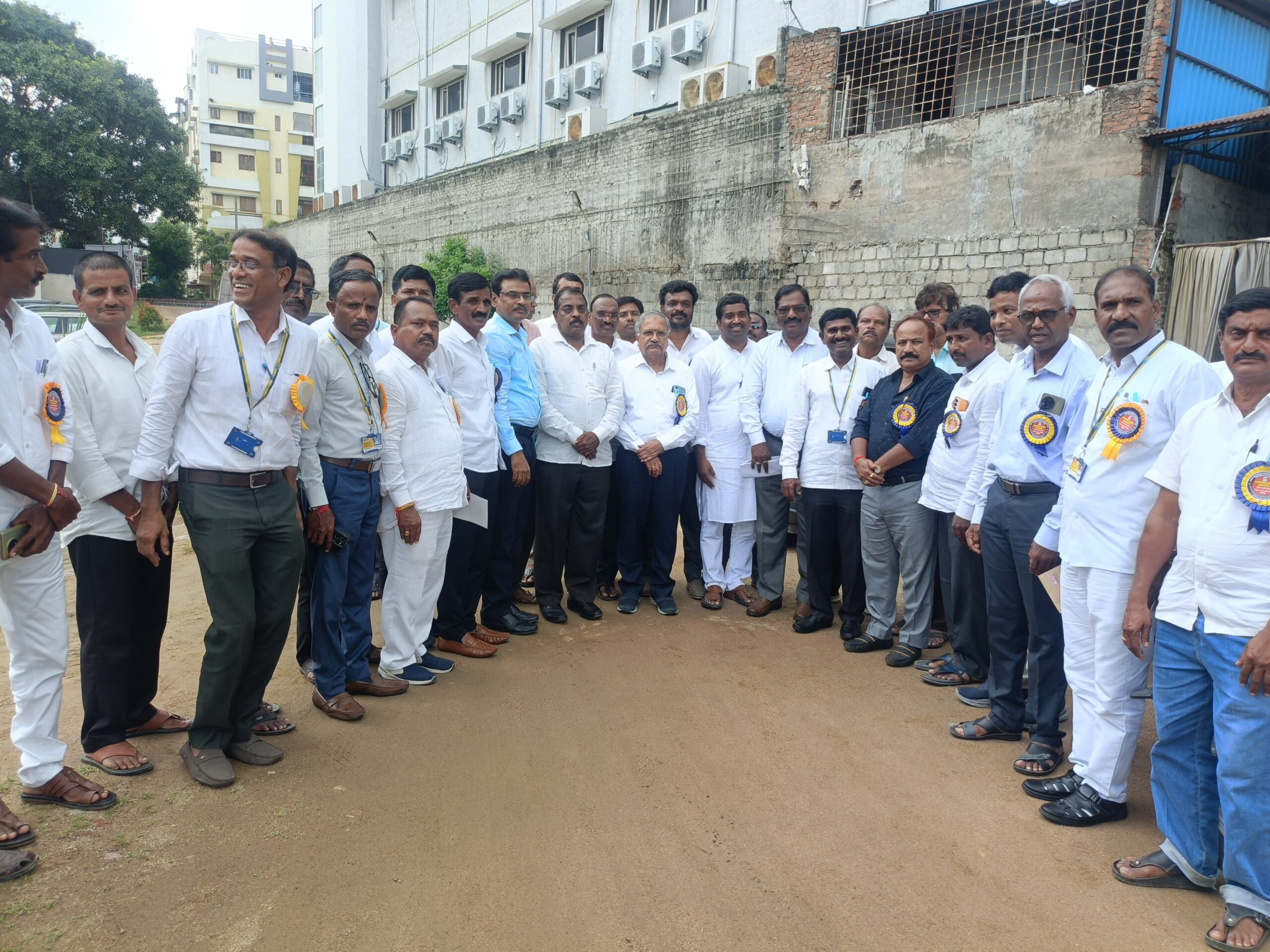 ఎల్ఐసీ ఏజెంట్ల సమస్యలు పరిష్కరించాలి