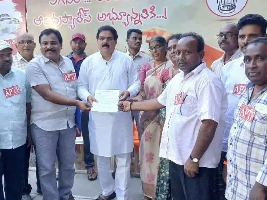 మంత్రి నాదెండ్లను కలిసిన ఏపీటీఎఫ్ నాయకులు