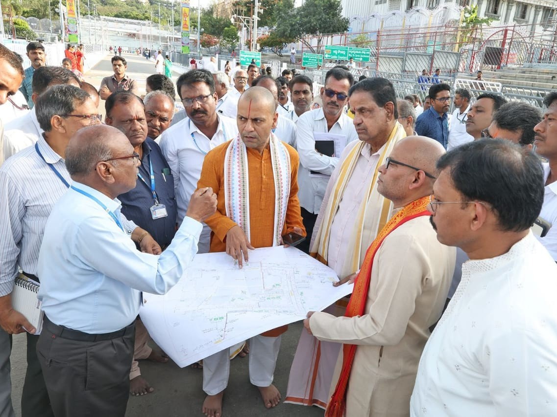 బ్రహ్మోత్సవాల ఏర్పాట్లపై మాడవీధుల్లో సమీక్ష