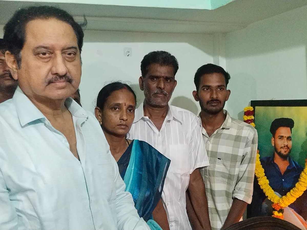 గొలుగొండ గ్రామానికి సినీ నటుడు సుమన్