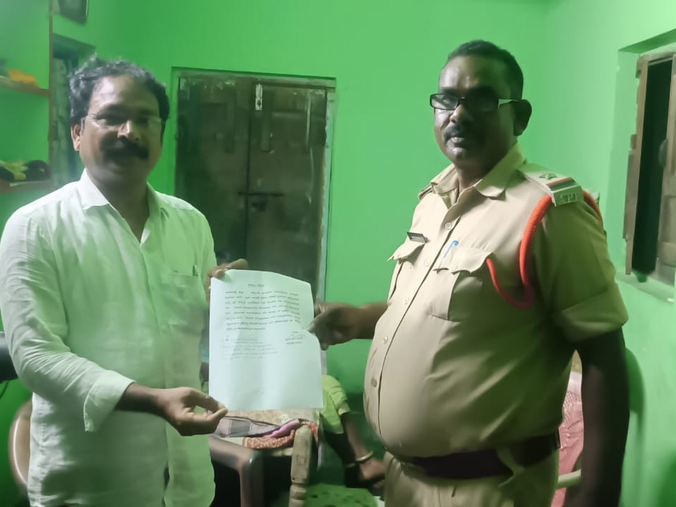 సీపీఎం నేతకు పోలీసులు నోటీసులు
