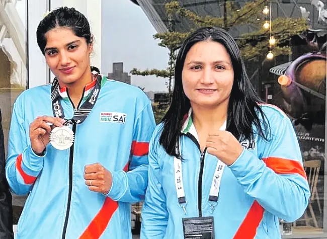 కొద్దిలో స్వర్ణం కోల్పోయిన నుపూర్