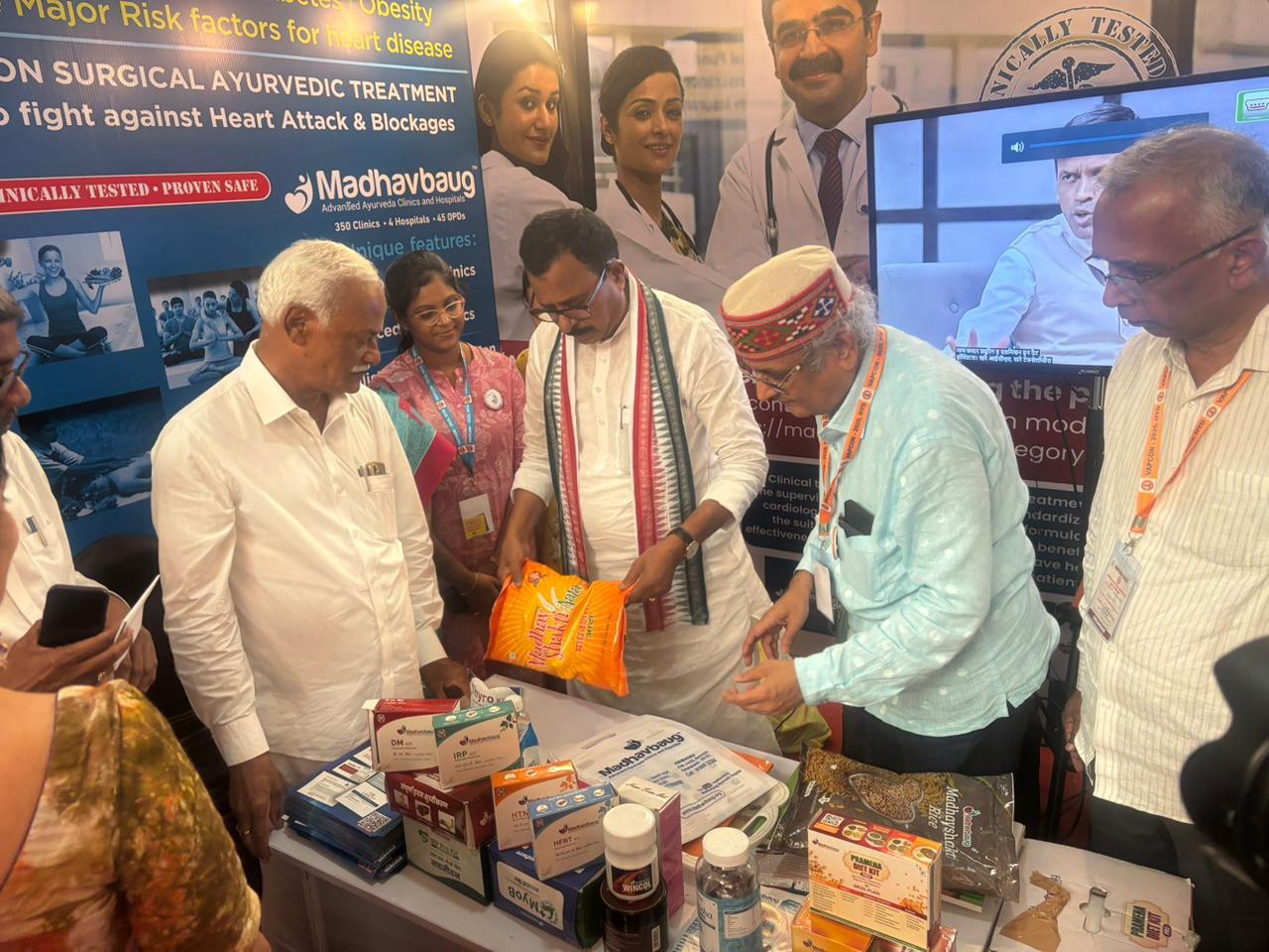 ఆయుర్వేద వైద్యులను ప్రోత్సహించాలి: ఎంపీ