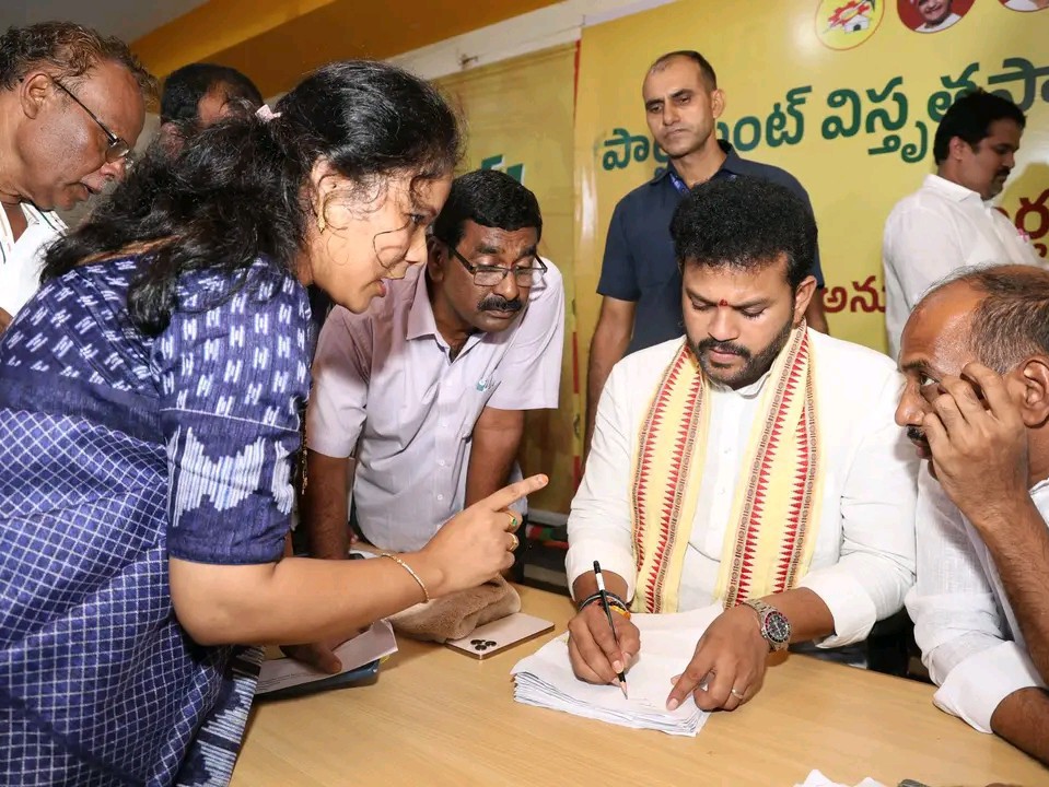 ప్రజల నుంచి వినతులు స్వీకరించిన: కేంద్ర మంత్రి