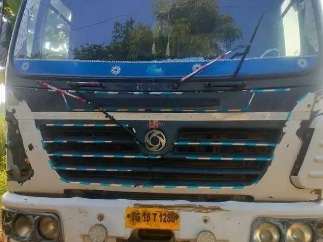 అక్రమంగా ఇసుకను తరలిస్తున్న టిప్పర్ పట్టివేత