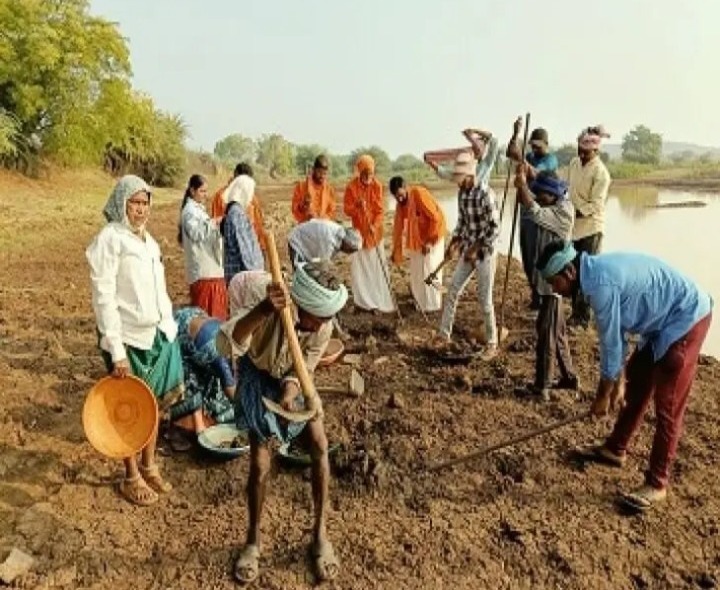 ఉపాధి శ్రామికులకు వేతన బకాయిలు విడుదల