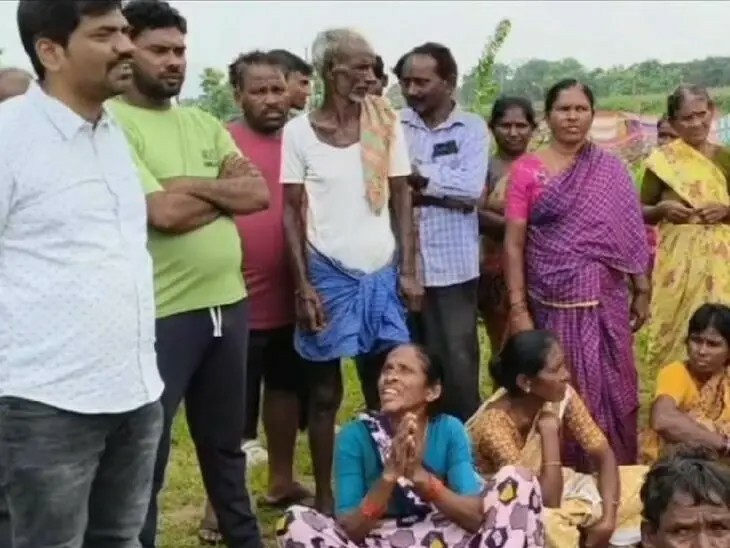 ప్రభుత్వ భూమి కేటాయించాలని దళితుల నిరసన