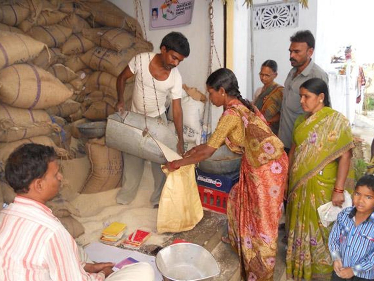 బియ్యం పంపిణీకి నేడే ఆఖరు