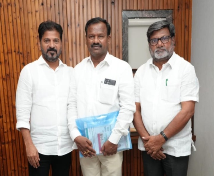 సీఎంతో సమీక్ష సమావేశంలో పాల్గొన్న లక్ష్మణ్ యాదవ్