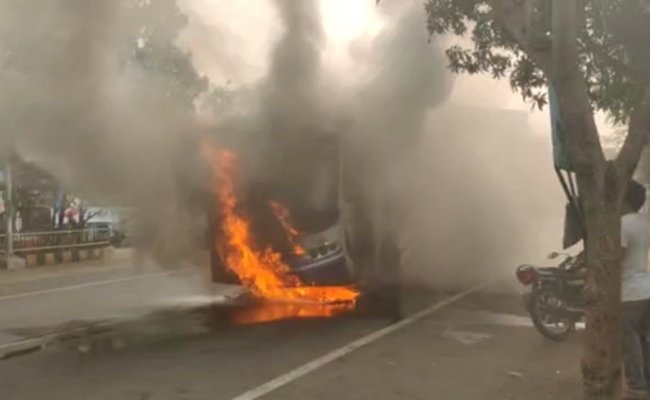 రన్నింగ్ ఆర్టీసీ బస్సులో మంటలు
