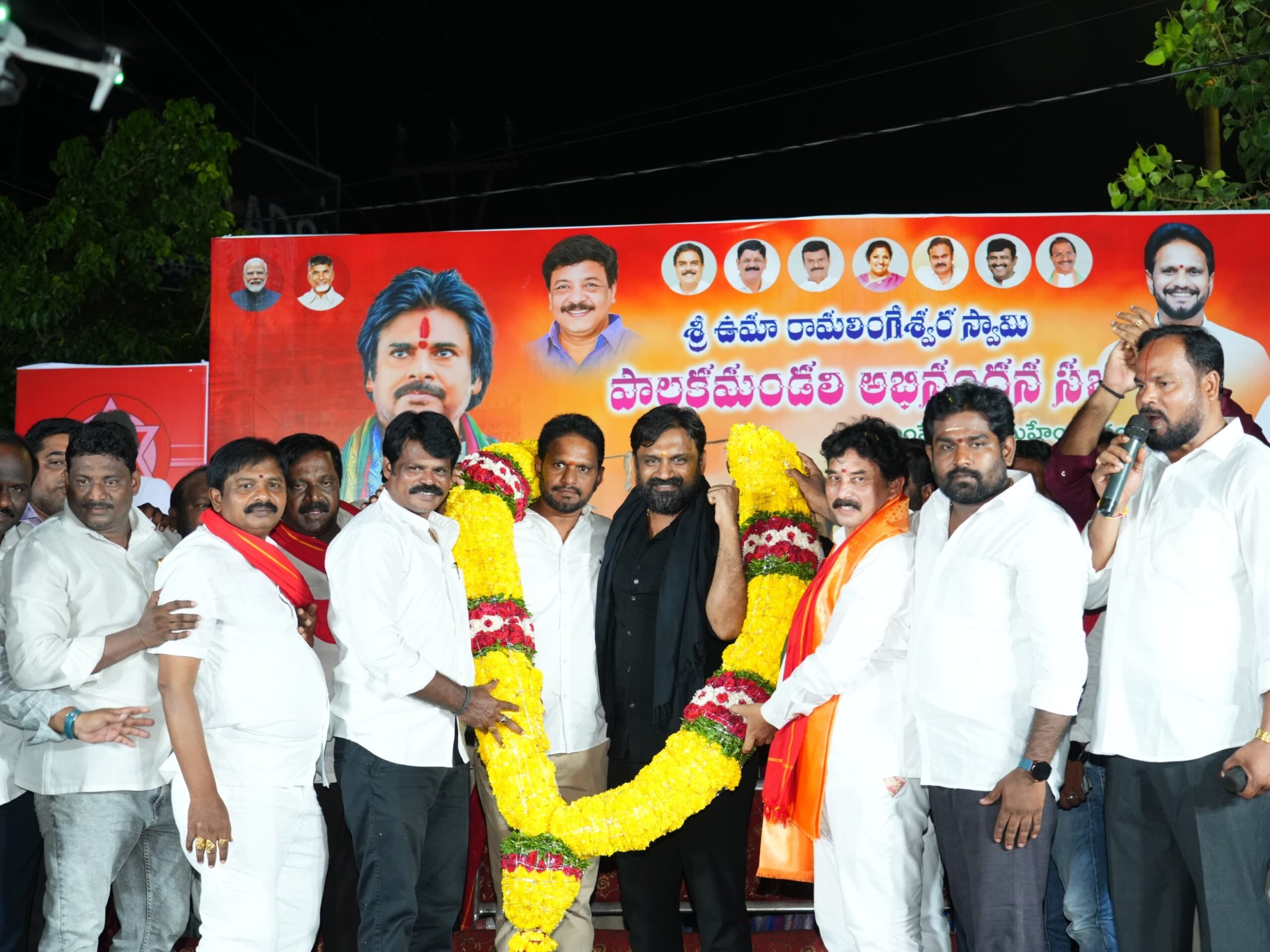 ‘ఆలయాల అభివృద్ధికి కృషి చేయాలి’