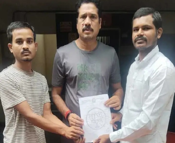 “మొరం దందాను వెంటనే అరికట్టాలి”