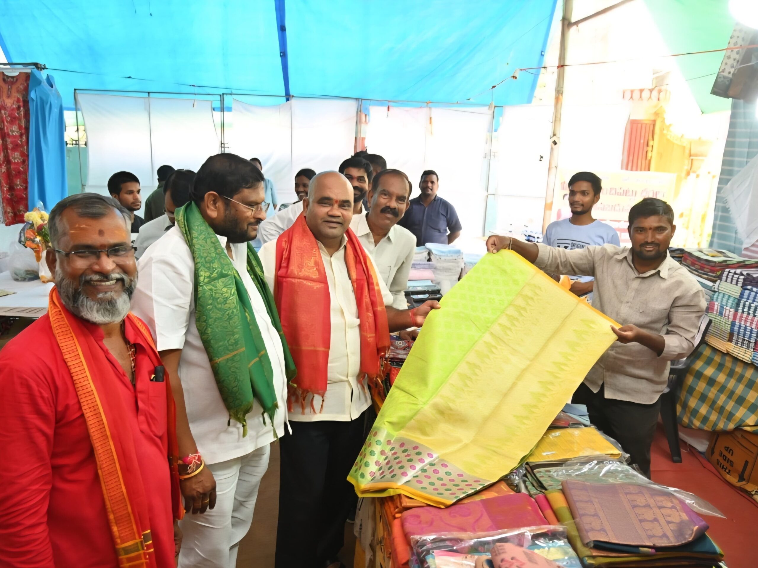 నల్లగొండలో చేనేత–హస్తకళల ఎగ్జిబిషన్ ప్రారంభం