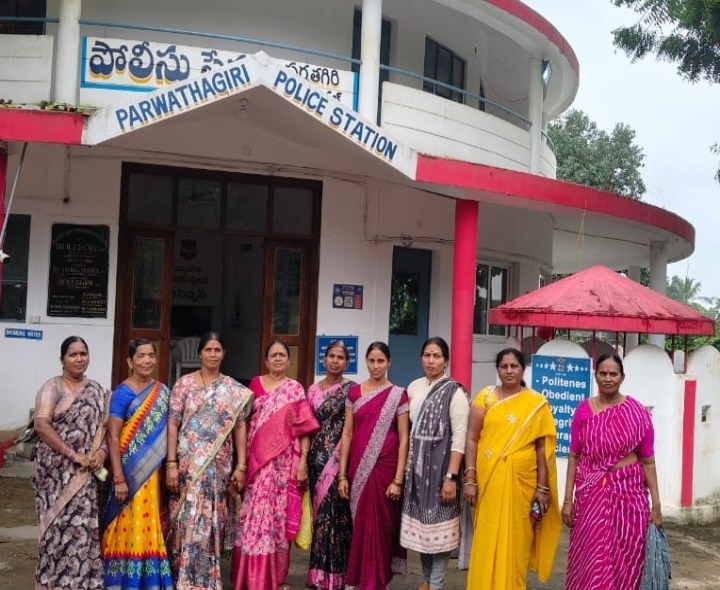 అంగన్‌వాడీ టీచర్లను ముందస్తు అరెస్టు చేసిన పోలీసులు